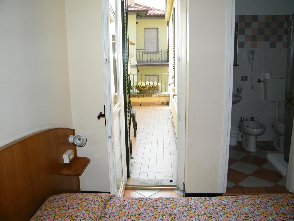 Hotel Montecodeno Varenna Ruang foto