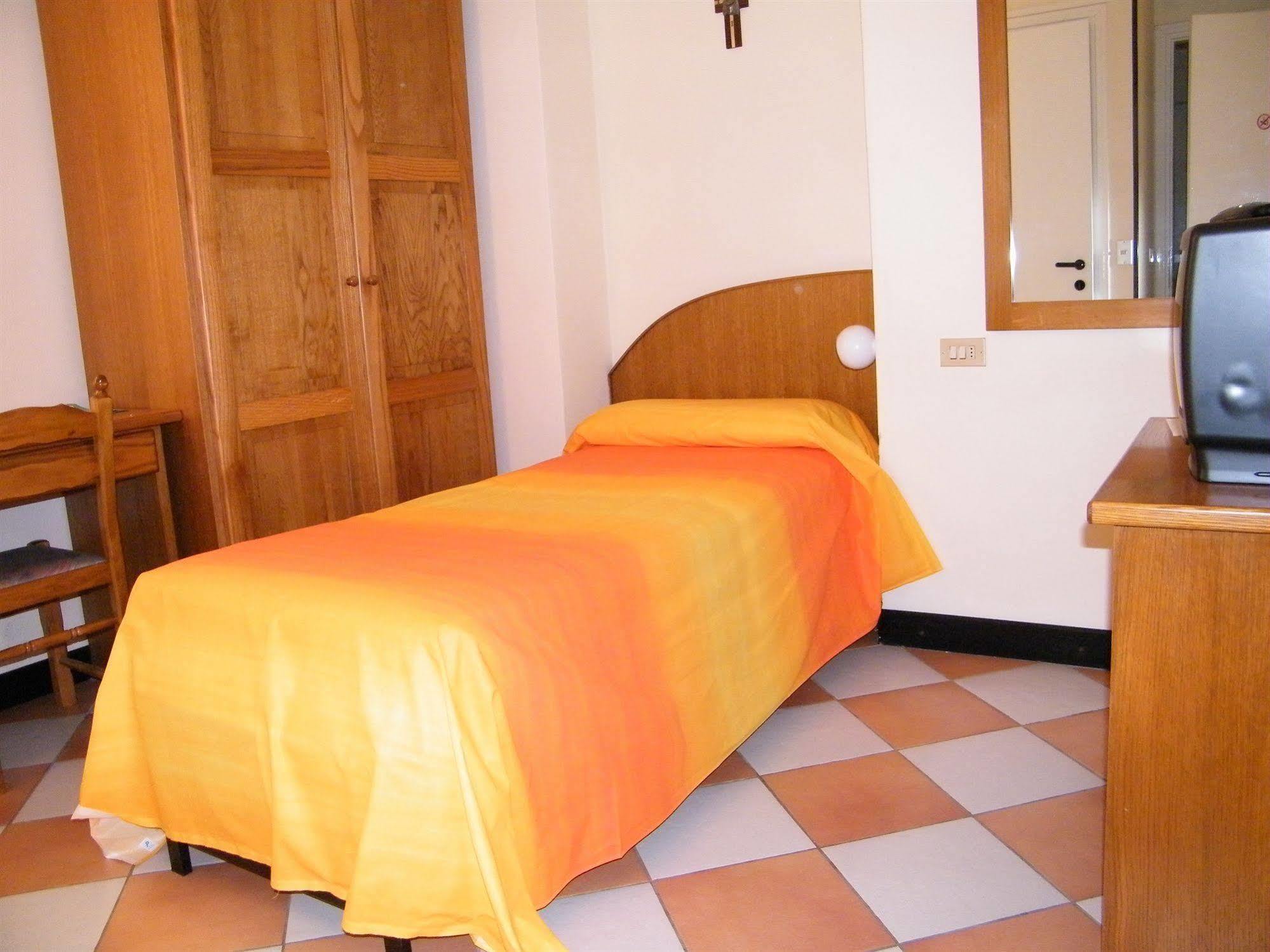 Hotel Montecodeno Varenna Bagian luar foto